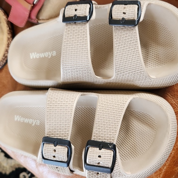 Lot 5 Sandals Slides Sz 8-9 - Picture 2 of 8